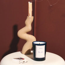 Load image into Gallery viewer, Roen Candle - Rue 52