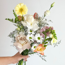 Load image into Gallery viewer, Medium Fresh Bouquet