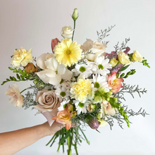 Load image into Gallery viewer, Large Fresh Bouquet