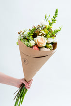 Load image into Gallery viewer, Large Fresh Bouquet