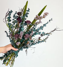 Load image into Gallery viewer, Medium Dried Bouquet
