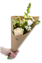 Load image into Gallery viewer, Small Fresh Bouquet