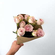 Load image into Gallery viewer, Spray Rose bunch
