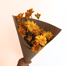 Load image into Gallery viewer, Spray Chrysanthemum Bunch

