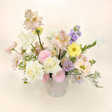 Load image into Gallery viewer, Grand Fresh Flower Centrepiece
