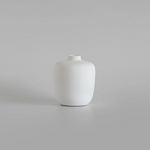 Load image into Gallery viewer, Blanc Collection 05 Vase
