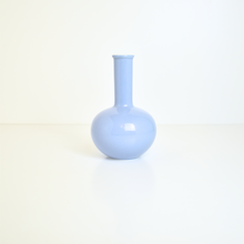 Load image into Gallery viewer, Glossy Porcelain Mini Beauty Vase - Lavender
