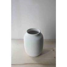 Load image into Gallery viewer, Blanc Collection 04 Vase

