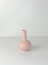 Load image into Gallery viewer, Middle Kingdom Vase 6
